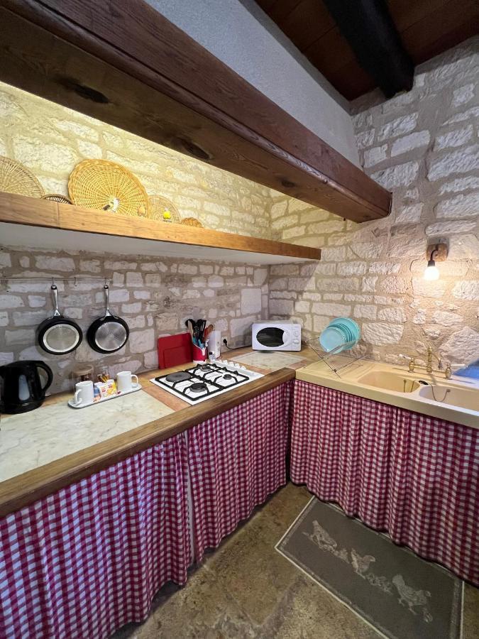 La Maison D'Alienor - Gites De Caractere A Chablis - 89 Экстерьер фото